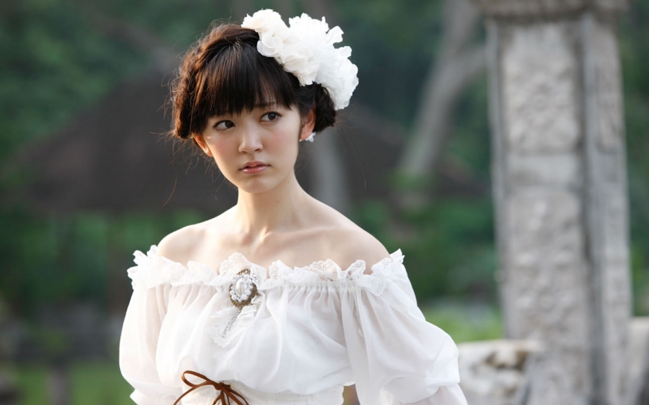 日本美女铃木爱理蕾丝公主裙清纯写真壁纸