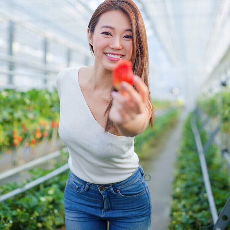 香港美女陈雅思生活自拍照气质出众