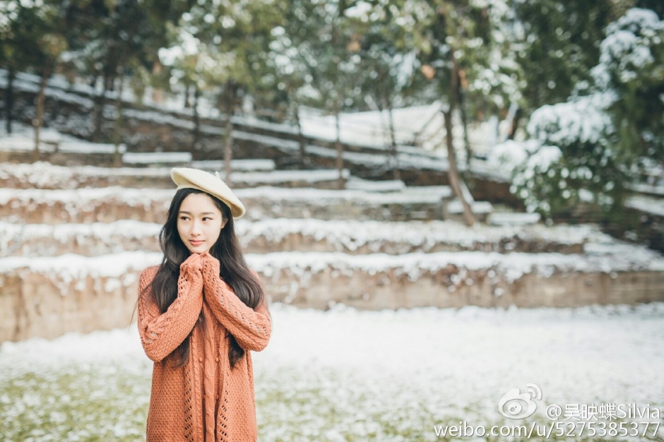 气质女神吴映蝶微博私房照甜美迷人