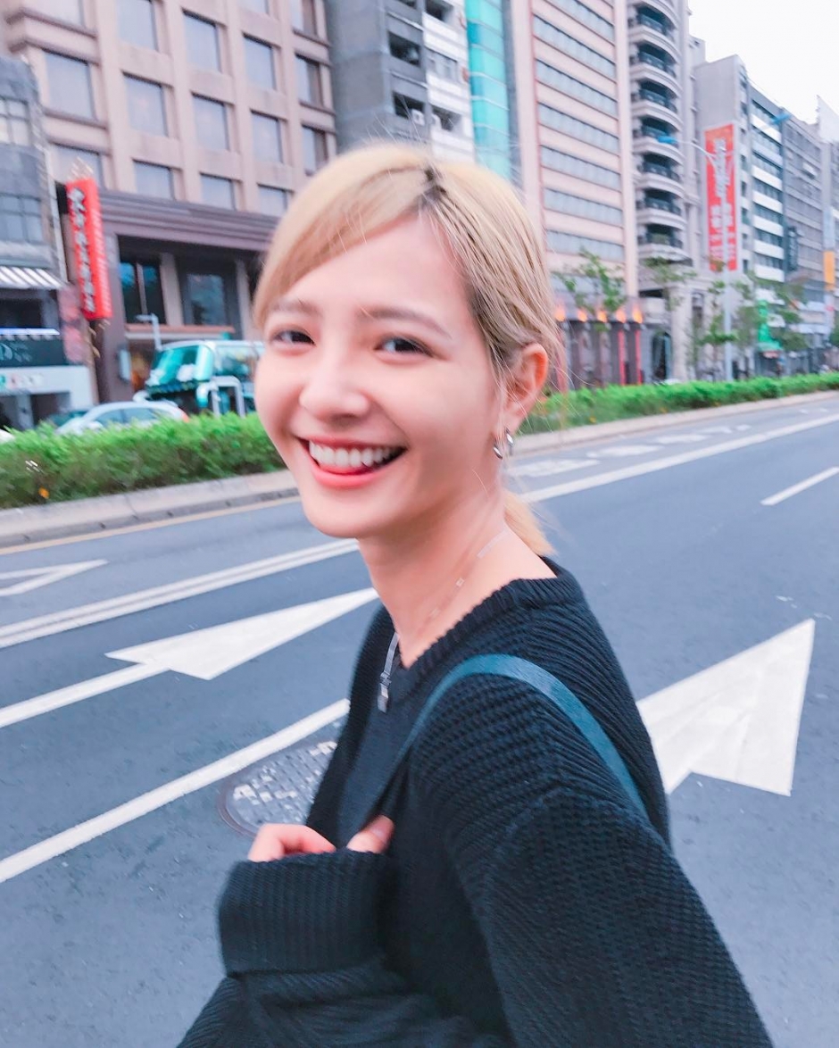短发美女吴子霏生活写真甜美迷人