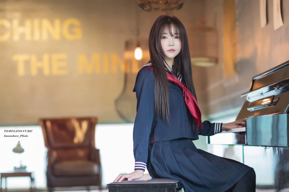 气质韩国美女韩佳恩私房制服写真妖娆迷人