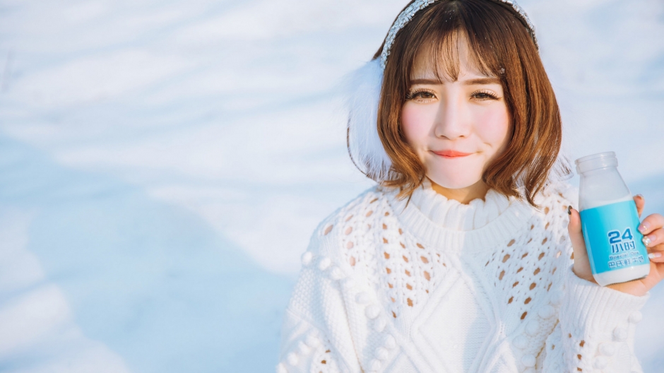 美丽冻人雪地美女图片