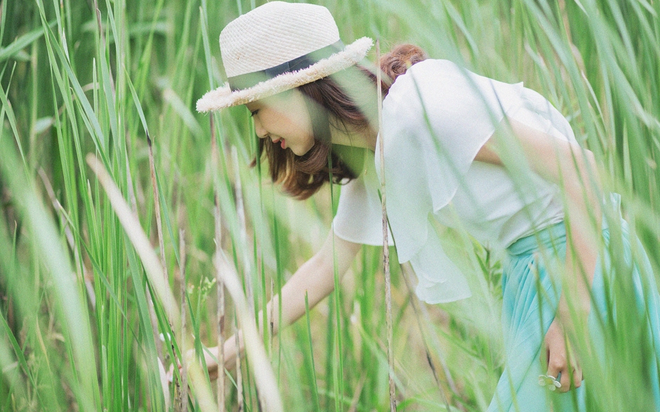 清纯户外美女夏日写真壁纸下载