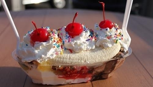 香蕉船硬质冰淇淋图片 美食夏季冷饮香蕉船冰淇淋大图