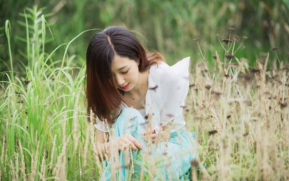 清纯户外美女夏日写真壁纸下载