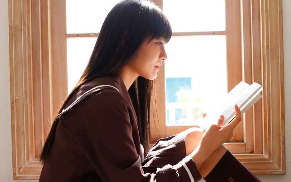 日本美女和田彩花与福田花音校服写真壁纸