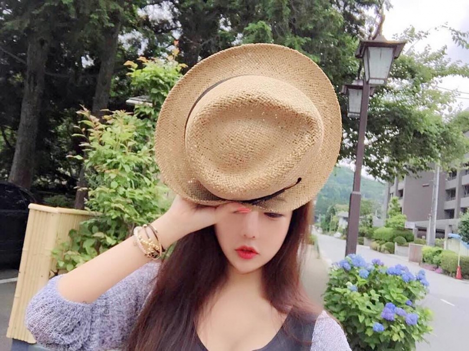 大胸美女I Am Yui性感私房照丰满诱人