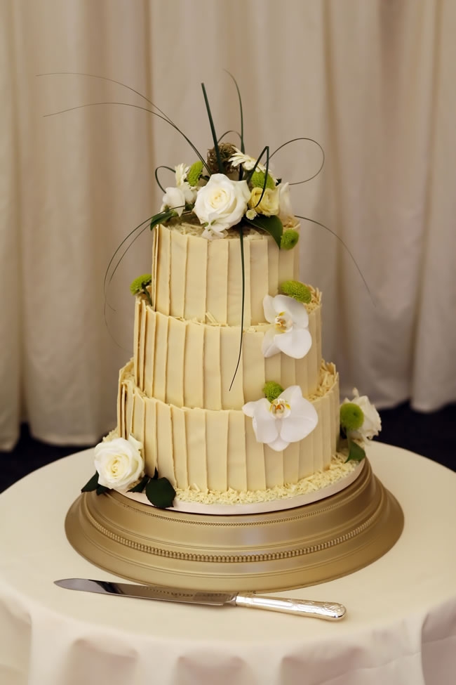 白色蛋糕图片 三层白色婚礼蛋糕图片欣赏