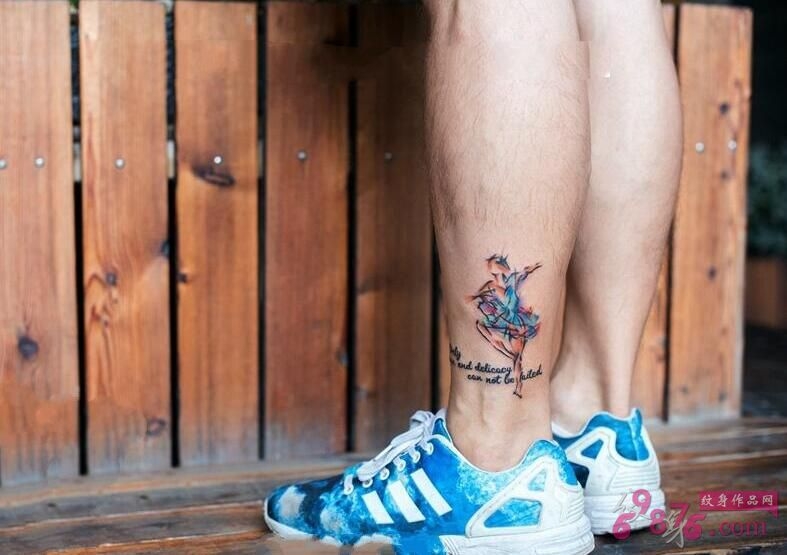 脚踝纹身小纹身 脚踝处的小猫纹身