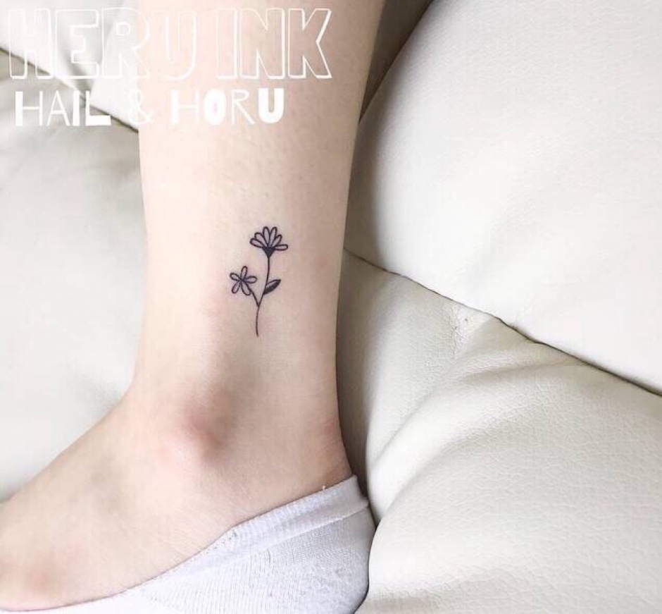 纹身脚踝花朵 唯美脚踝花朵纹身