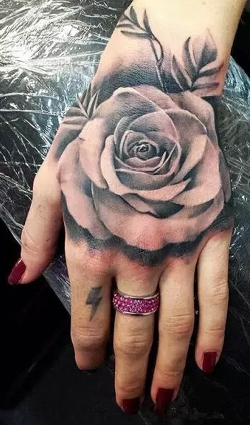 手腕3D黑灰玫瑰纹身图案