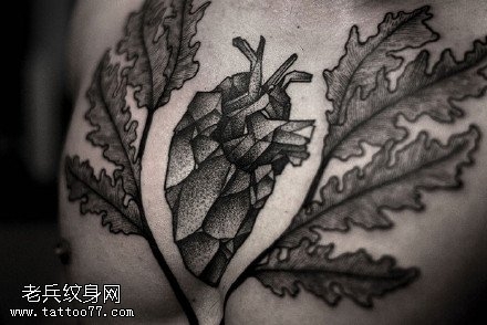 黑灰心脏叶子纹身图案