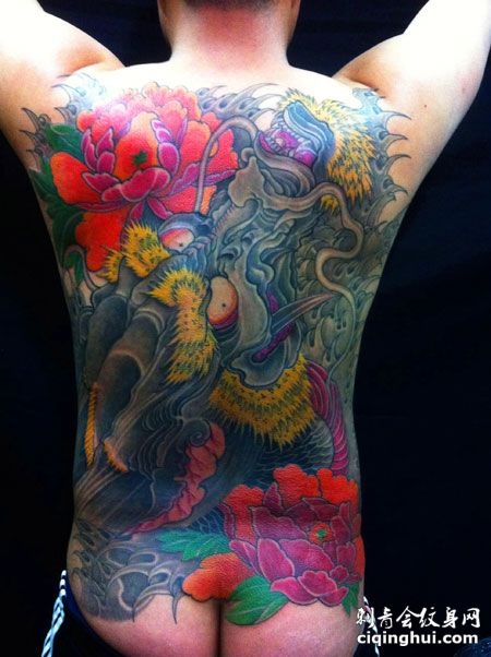 满背牡丹骷髅纹身图案 美女满背龙和牡丹纹身图案