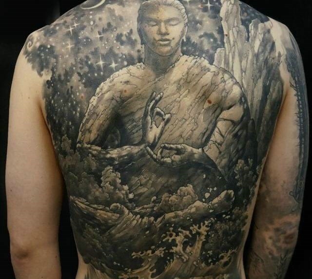 和尚满背纹身 满背闭目和尚纹身图案个性十足