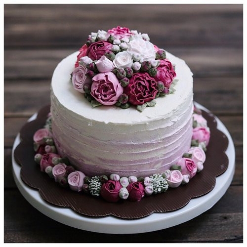 花朵蛋糕图片 两个蛋糕和花朵