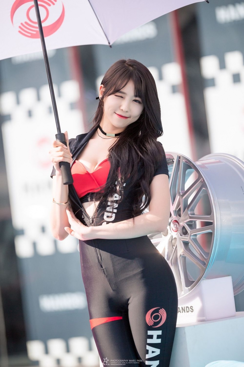 韩国美女车模李仁慧车展写真气质迷人