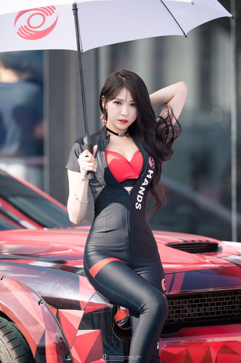 韩国美女车模李仁慧车展写真气质迷人