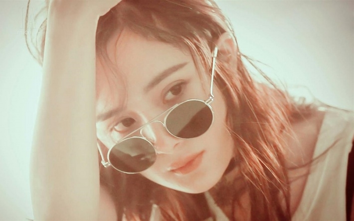 时尚辣妈杨幂杂志写真高清电脑壁纸