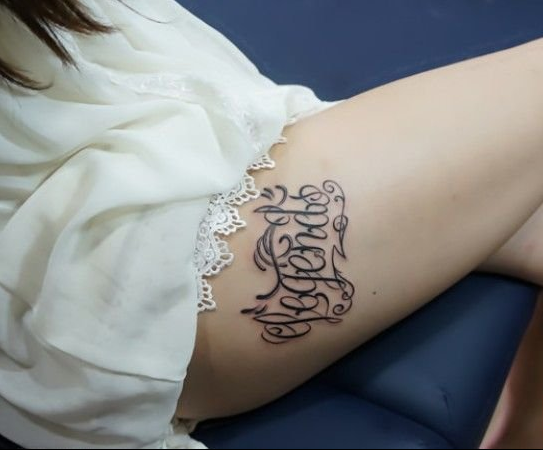 腿部纹身英文字母 女孩腿部漂亮的英文字母纹身