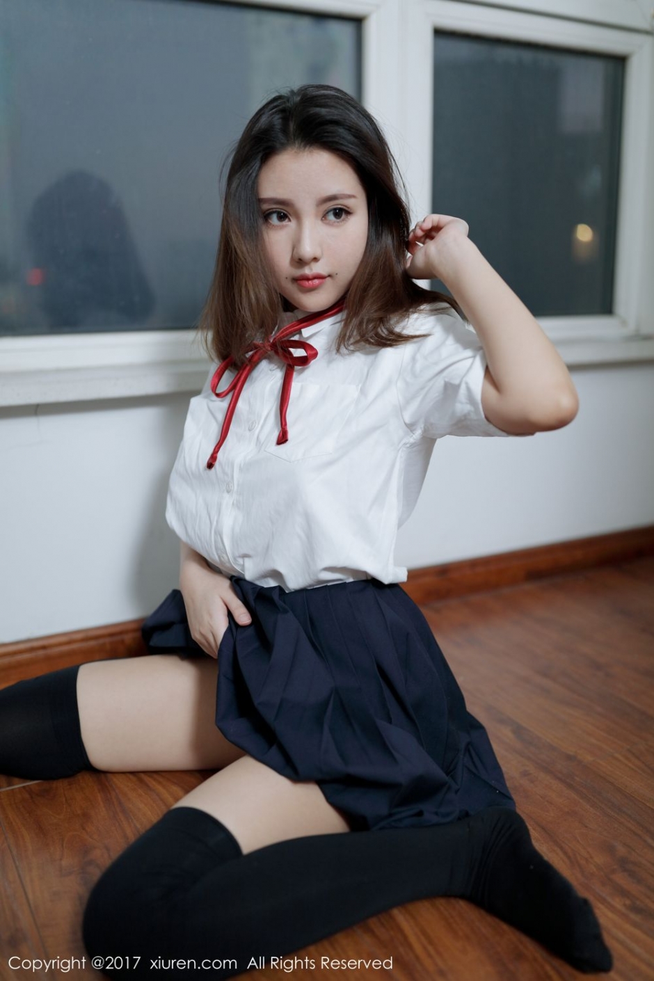 秀人网美女小魔女奈奈制服性感写真