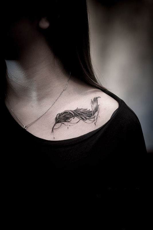 羽毛锁骨纹身 锁骨漂亮唯美的羽毛纹身图案
