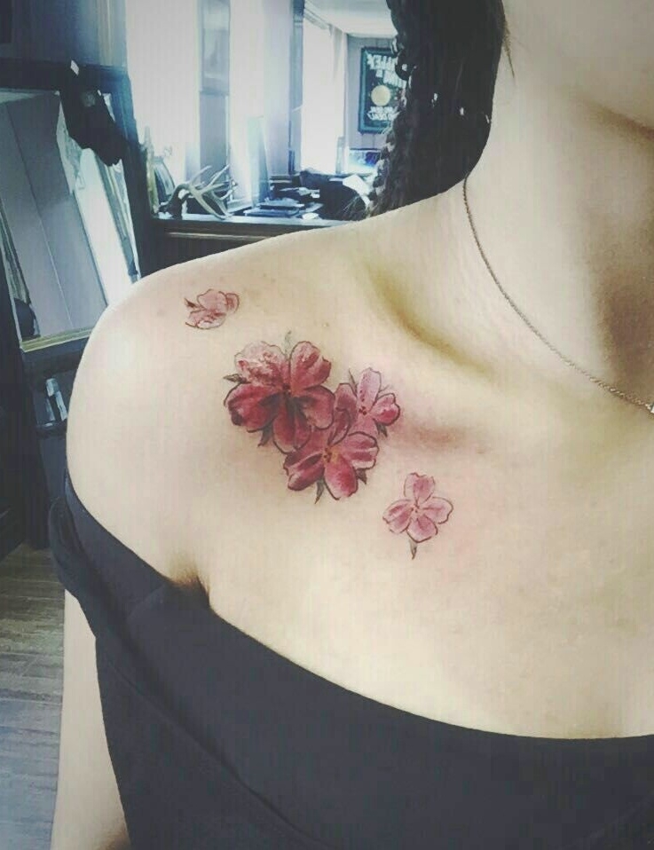 纹身图案锁骨花朵 创意花朵性感美女锁骨纹身图案