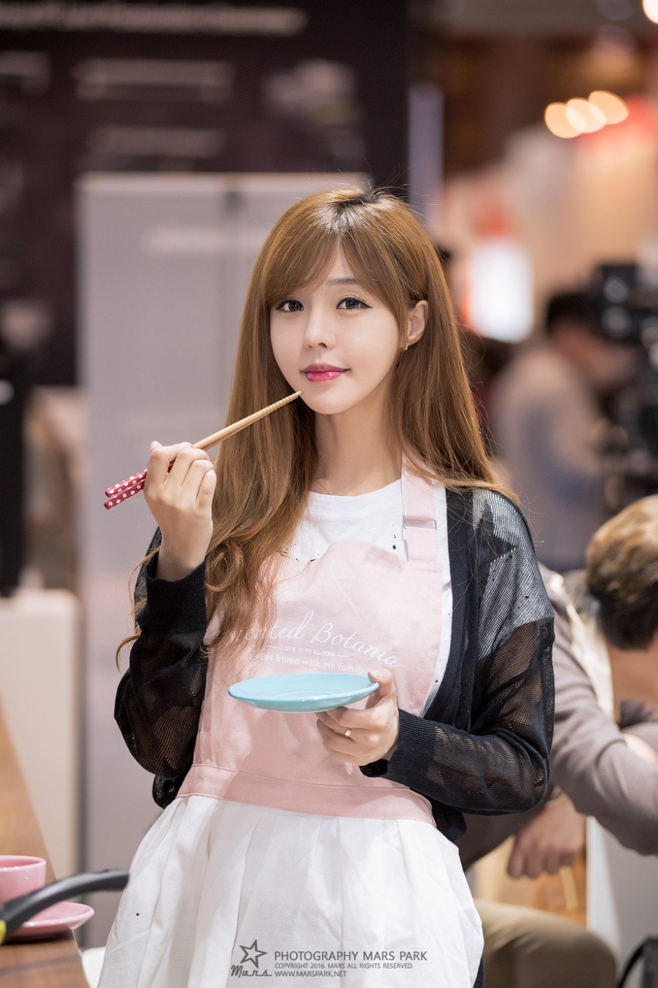 韩国美女徐珍儿制服短裙写真