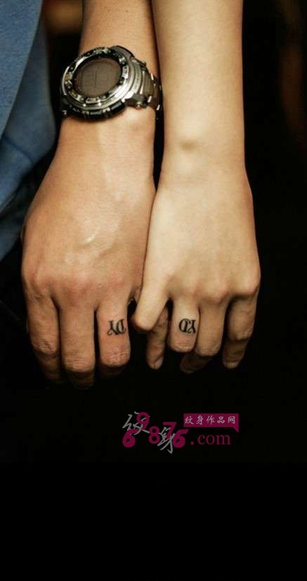 手指英文字母纹身图片 女生手指上漂亮的英文字母纹身