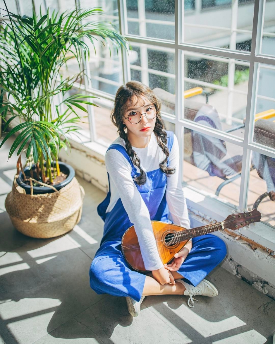 韩国车模李智雨车展写真气质迷人