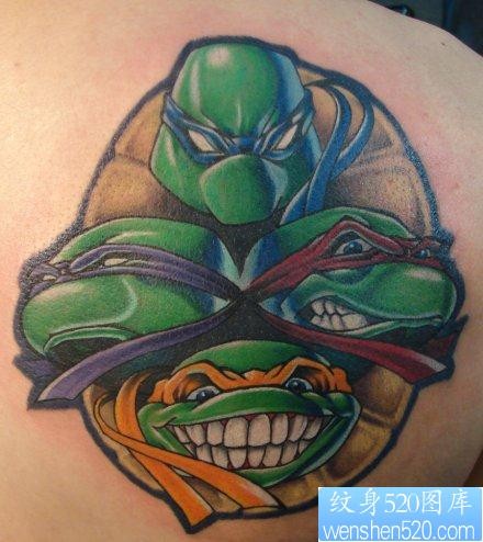 肩背前卫很帅的忍者神龟纹身图片