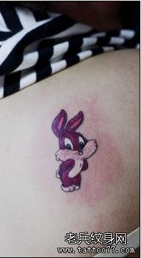 纹身520图库推荐一张卡通兔子纹身图片