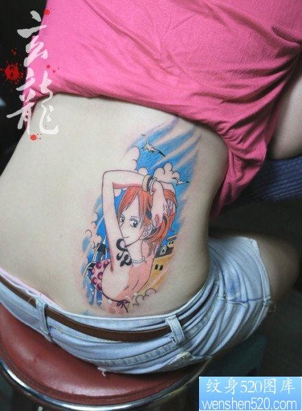 女人腰部漂亮的卡通海贼王娜美纹身图片