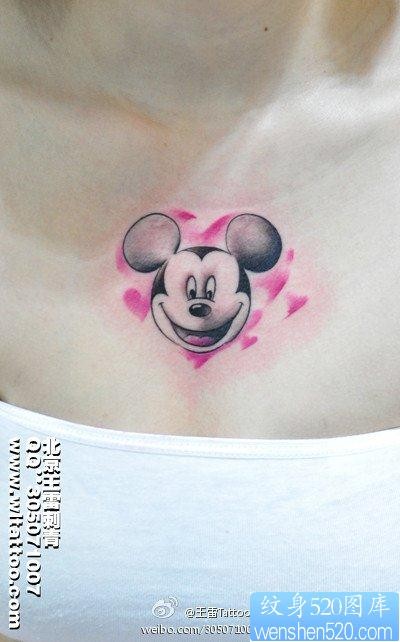 美女前胸可爱的米老鼠纹身图片
