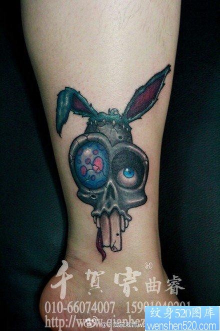 女人腿部另类经典的就小兔子纹身图片
