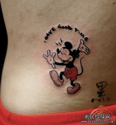 腰部可爱的卡通米老鼠纹身图片