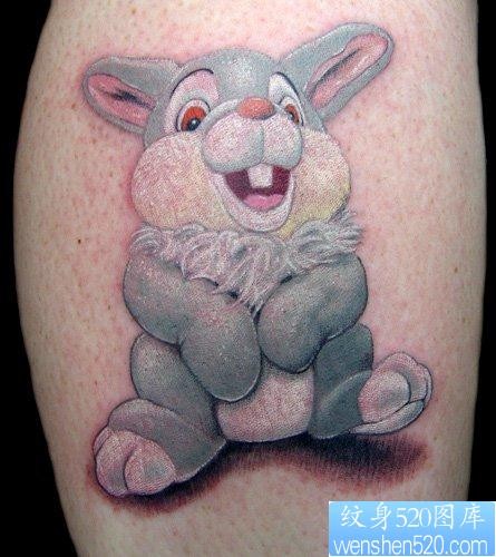 腿部可爱的卡通小兔子纹身图片