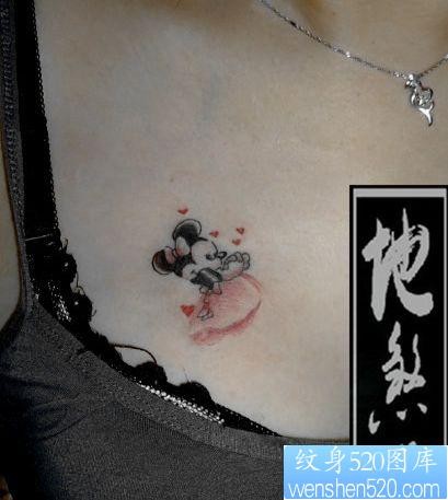 女孩子胸部可爱的米老鼠纹身图片