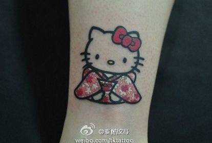 女孩子腿部可爱猫咪纹身图片