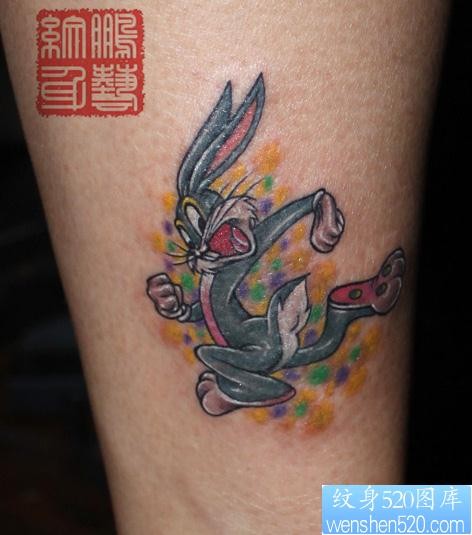 腿部可爱卡通兔子纹身图片