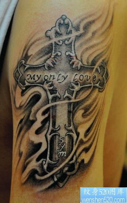 流行精美的十字架火焰纹身图片