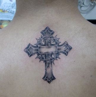 背部流行好看的十字架纹身图片