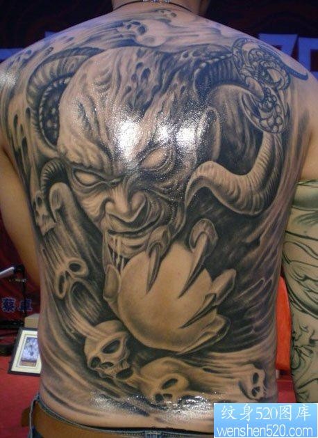超酷的一张满背恶魔纹身图片