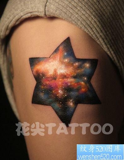 手臂一张六芒星与星空纹身图片