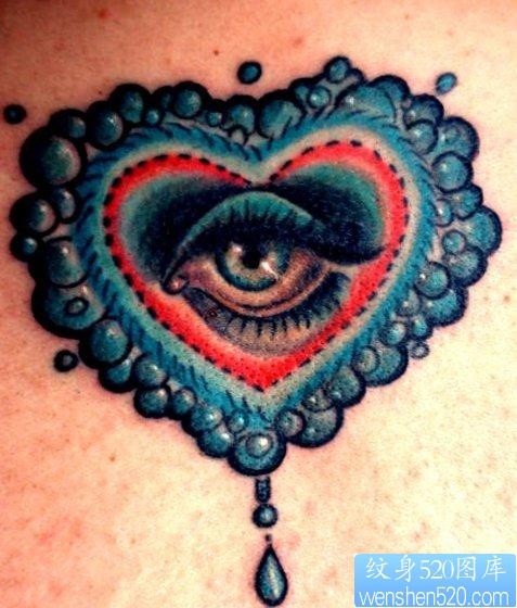 一张唯美漂亮的爱心眼睛纹身图片