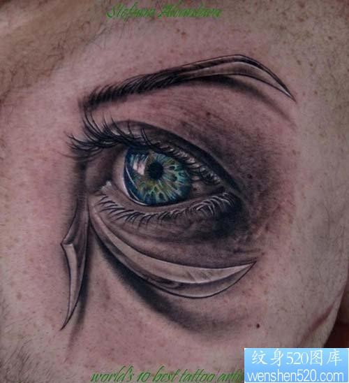 男生胸部流行超酷的眼睛纹身图片
