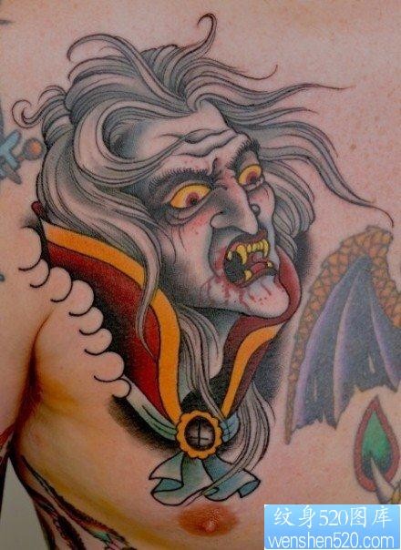 一张男生前胸经典的吸血鬼纹身图片