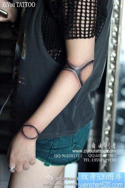 女人手臂经典另类的木偶关节纹身图片