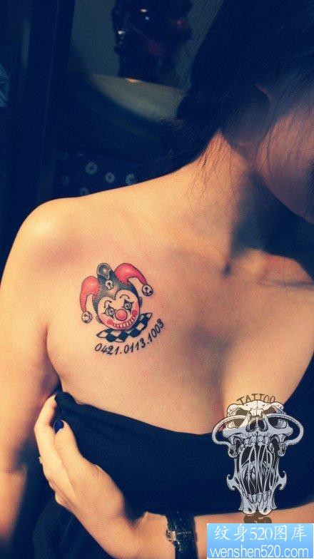 女人胸前流行经典的小丑纹身图片