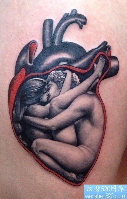 腿部经典另类的一张心脏纹身图片