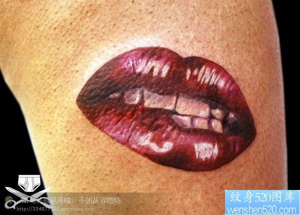 推荐一张漂亮唇印纹身图片
